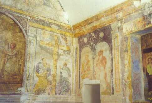 Affreschi presenti all'interno
